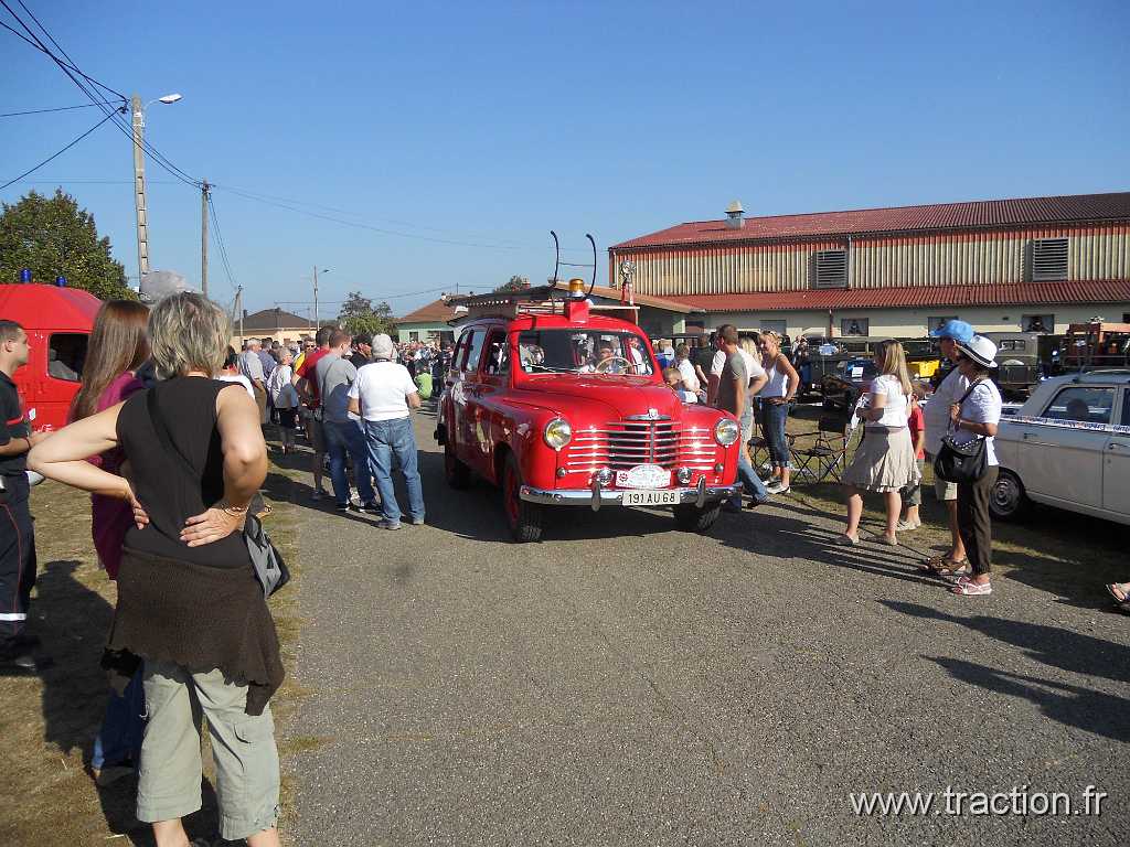 2011_rustenhart (138).jpg - 02/10/2011 - 68740 RUSTENHART 31ème Randonnée Internationale des Vendanges - Le défilé - RENAULT - Prairie " Sapeurs-Pompiers "